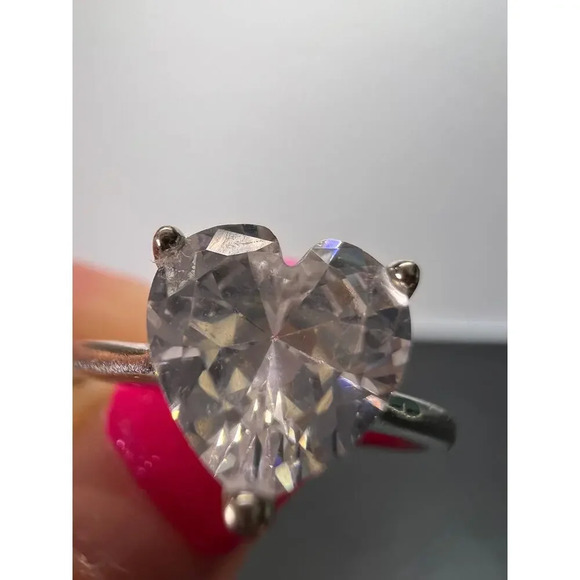 Cubic zirconia heart ring in sterling silver size 9 - Picture 5 of 11